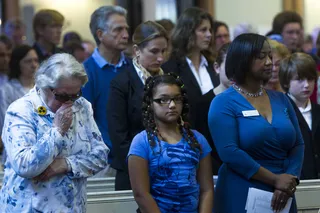 Germany - A moment of silence during a memorial service at the American Church in Berlin.(Photo: AP Photo/Markus Schreiber)