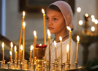 Russia - A girl attends an Orthodox service at Moscow's Church of St. Catherine in remembrance of the victims. (Photo: AP Photo/Sergei Grits)