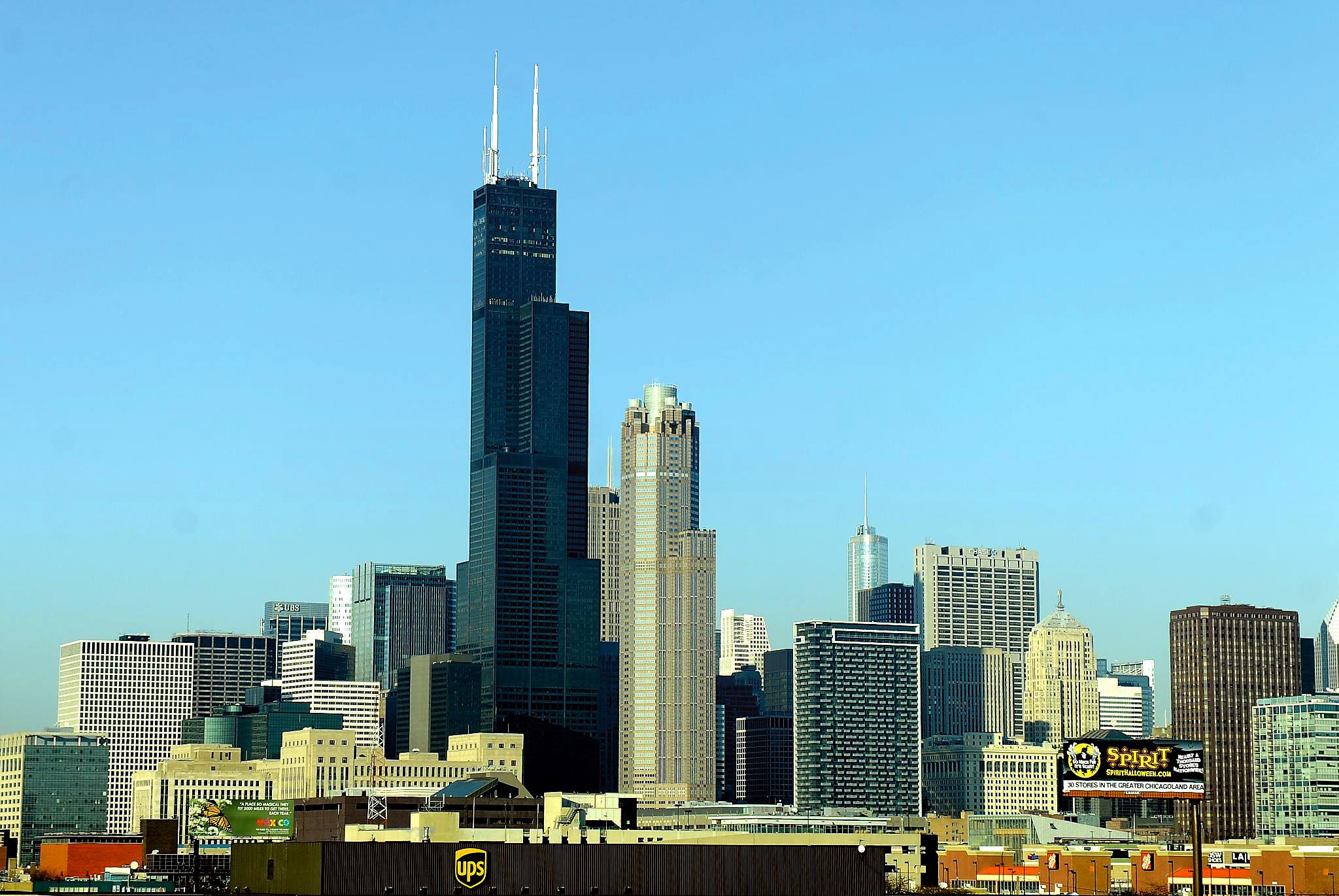 Chicago\r - Located on Lake Michigan, Chicago is a city filled with culture. From its architecture to theater and new fall restaurant openings, the Windy City is never short on activities. Plus, this is the place President Barack Obama, Kanye and Common call home.\r\r\rWhat to Do: Visit the Theater District or camp out in Millennium Park for the the Lunchbreak Music Series, which features live bands or DJs. Don't miss the museums, historical sites or the places where the Obamas hang out when in town.\r\r\r(Photo: EPA/TANNEN MAURY/Landov)
