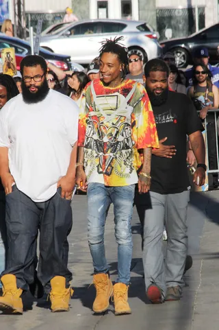 It's Wizzy! - Wiz Khalifa is ready to go live and in living color for&nbsp;Jimmy Kimmel Live!&nbsp;The Pittsburgh rapper happily greets fans outside the network studios in Los Angeles.&nbsp;(Photo: Sonia Hall/Splash News)