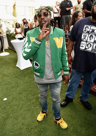 Where's Jerry? - The "Bad" rapper looks a little out of sorts posing for the photographer back stage. (Photo: Jason Merritt/Getty Images for Tidal/Roc Nation)