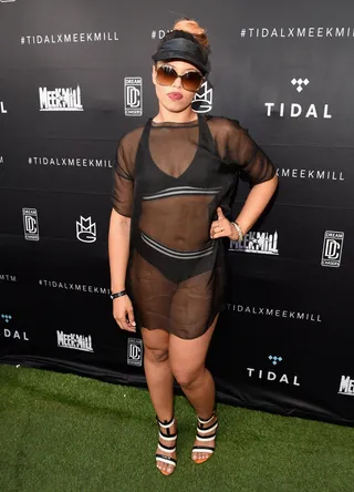 Fly Girl - Elle Varner looks ready to post up poolside at the Mondrian Hotel.  (Photo: Jason Merritt/Getty Images for Tidal/Roc Nation)