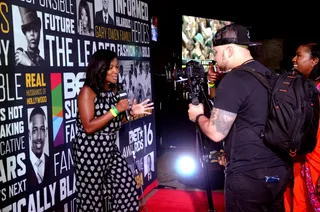 Work It!&nbsp; - A BET reporter covers the Fan Fronts in style. She is working it from every angle.&nbsp;(Photo: Chris Kelly/BET)