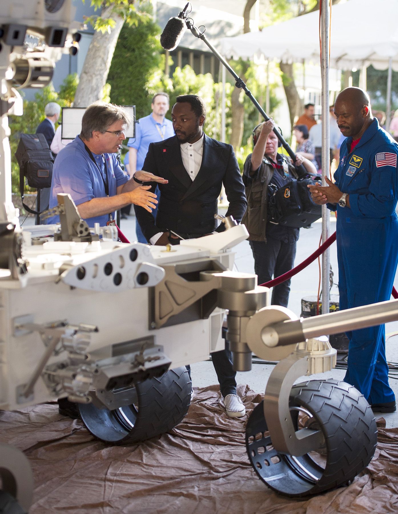 Curiosity Rover Makes Contact - Image 25 from Bring That Year Back: The ...