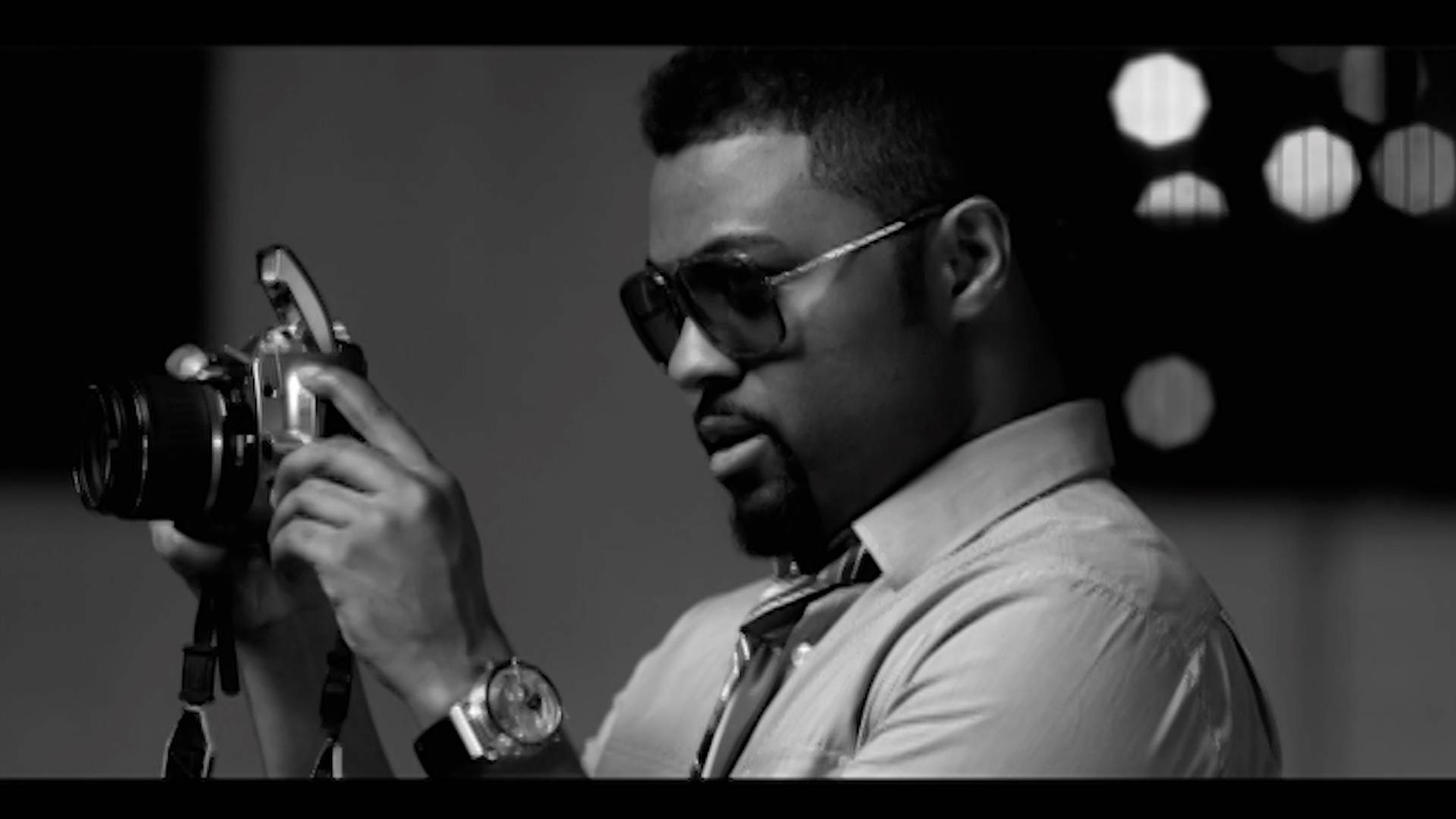 Musiq Soulchild in the "So Beautiful" video.