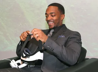 Techie - Anthony Mackie was uber excited when trying the Samsung products at the Samsung 837 Launch in New York City's Meatpacking District.(Photo: Neilson Barnard/Getty Images for Samsung)