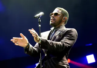 Groove Theory - Maxwell does a little &quot;sumthin' sumthin'&quot; to fans whenever he gets behind a microphone.(Photo: Earl Gibson/BET/Getty Images for BET)