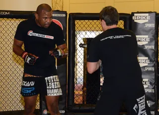 Demo - Emanuel Newton and a fan fest participant break a sweat during demonstrations of some of Newton's signature moves.&nbsp;(Photo: Araya Diaz/Getty Images for BET)
