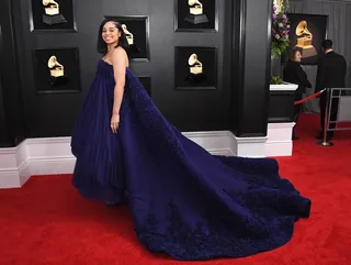 Ella Mae&nbsp; - Ella stunned in a midnight blue Ashi studio gown. (Photo: Steve Granitz/WireImage)