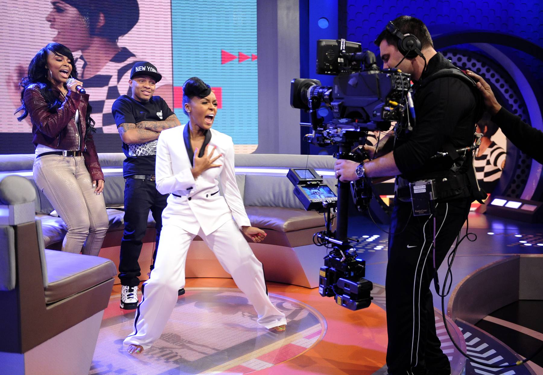 Janelle Monae, Bow Wow, Paigion