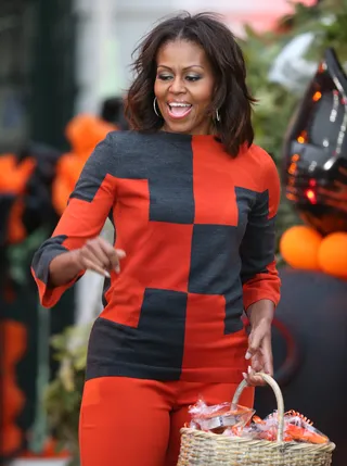 Once a Year - The first lady takes a pause from her healthy eating campaign to share treats with children on the South Lawn of the White House.  (Photo: Mark Wilson/Getty Images)