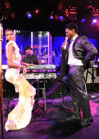 Showin' Out - Usher performs onstage with model Jessica White during Gabrielle's Angel Foundation's 2013 Angel Ball at Cipriani Wall Street in New York City. (Photo: &nbsp;Jamie McCarthy/Getty Images for Gabrielle's Angel Foundation)