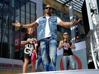 Impromptu - Mega-superstar Jamie Foxx took the stage and reminded everyone that he's a serious triple threat.   (Photo: John Ricard/Getty Images for BET)