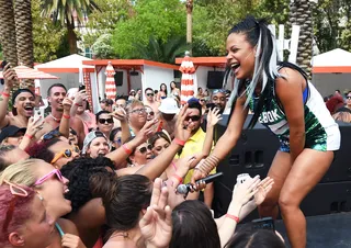 646473293EM015_Christina_Mi