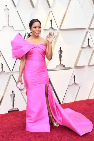 Angela Bassett&nbsp;in&nbsp;Reem Acra - (Photo: Frazer Harrison/Getty Images)