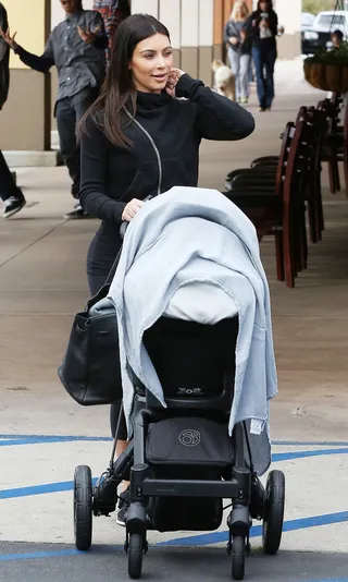 Mama Kim - Kim Kardashian&nbsp;rocks her workout gear as she heads to lunch at Maria's Italian restaurant with baby North and some friends in Los Angeles.&nbsp;(Photo: Clint Brewer / Splash News)