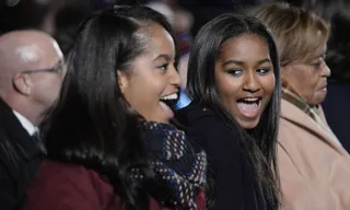 Malia &amp; Sasha Obama - (Photo:&nbsp;Olivier Douliery- Pool/Getty Images)