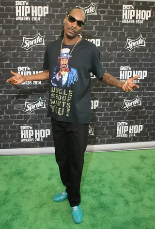 Uncle Snoop in Effect - BET Hip Hop Awards 2014 host Uncle Snoop with the blue accents on the green carpet.    (Photo: Bennett Raglin/BET/Getty Images for BET)&nbsp;