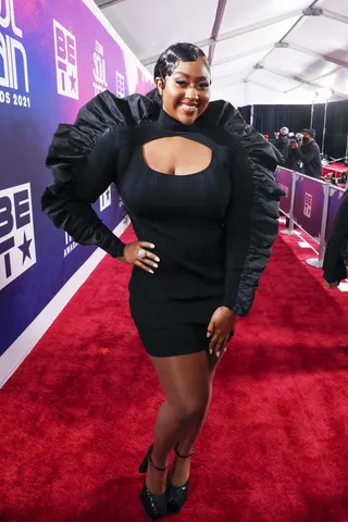 112021-soul-train-awards-2021-sexiest-looks-jazmine-sullivan.jpg