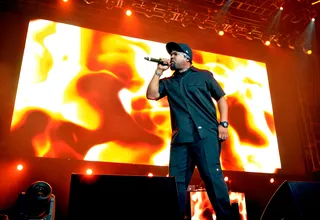CHECKMATE - Hollywood hasn't changed him. Ice Cube clapped back at the haters with a performance of "Check Yo Self."&nbsp;(Photo: Earl Gibson/BET/Getty Images for BET)