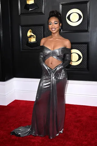 020423-style-65th-annual-grammy-awards-eye-catching-looks-spotted-on-the-red-carpet10.jpg