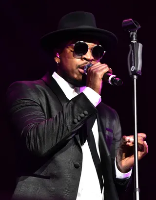 Sweet Melodies - Ne-Yo keeps the crowd locked with his incredible song selection. (Photo: Earl Gibson/BET/Getty Images for BET)