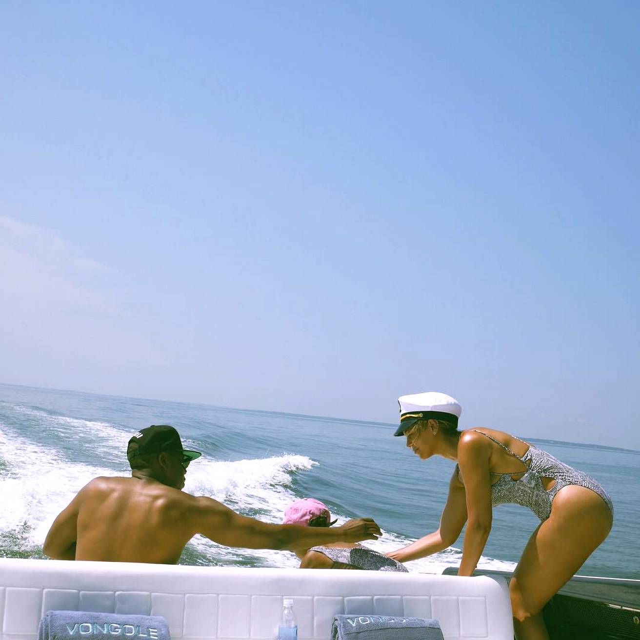 082415-fashion-beauty-beyonce-jay-z-instagram-vacation.jpg