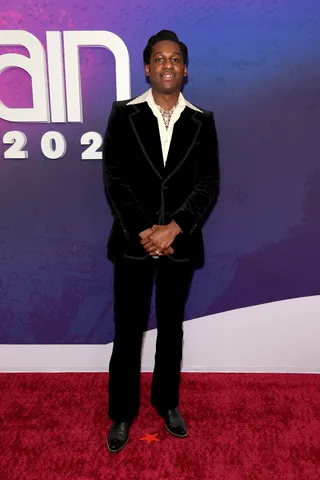 112021-soul-train-awards-2021-men-best-red-carpet-looks-leon.jpg