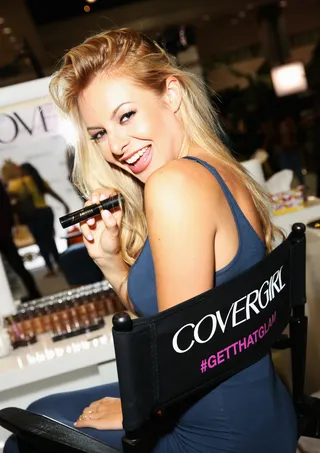 Fabulously&nbsp;Savannah&nbsp; - It's never a dull moment with Savannah Lynx. The singer&nbsp;smiles in a blue dress&nbsp;with a CoverGirl&nbsp;lipstick in her hand.&nbsp;(Photo: Rachel Murray/BET/Getty Images for BET)