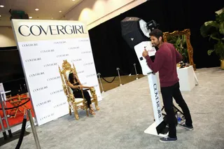 We're All Queens&nbsp; - Fans took&nbsp;pictures&nbsp;on their glam&nbsp;thrones in front of the CoverGirl backdrop and grey&nbsp;carpet. (Photo: Rachel Murray/BET/Getty Images for BET)
