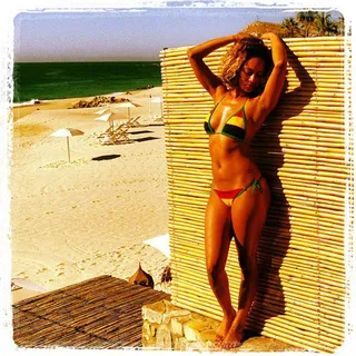 Island Fever - Miss Keri Baby cranks up the heat posing for Instagram in her rasta-inspired two-piece.  (Photo: Instagram via Keri Hilson)