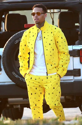 Yellow Fellow - Chris Brown wears a bold ensemble to shoot the music video for Pia Mia's single &quot;Do It Again&quot; in Malibu. (Photo: KVS/Pedro Andrade, &nbsp;PacificCoastNews)