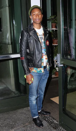 Post-Show Turn Down - Pharrell skips the after-parties and heads right back to his hotel after performing at the 2015 Gordon Parks Foundation Awards Dinner and Auction at Cipriani Wall Street.(Photo: Blayze / Splash News)