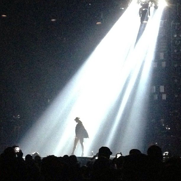 Lighting Like MJ - - Image 8 from Celebrities Flock to Beyoncé's Mrs ...
