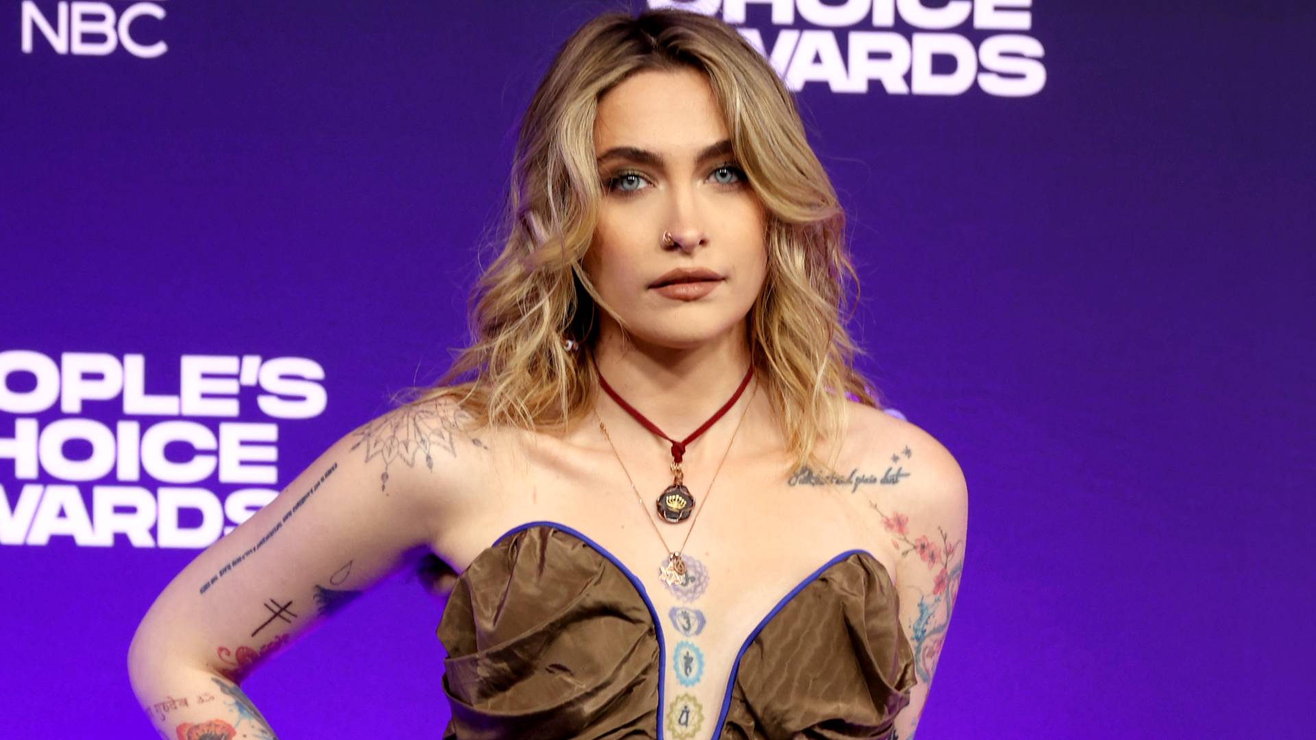 Paris Jackson arrives to the 2021 People's Choice Awards held at Barker Hangar on December 7, 2021 in Santa Monica, California. 