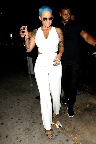Blue Hair, Don't Care - Amber Rose&nbsp;shows off her new colorful 'do as she heads inside Penthouse nightclub in Hollywood.(Photo: Photographer Group / Splash News)