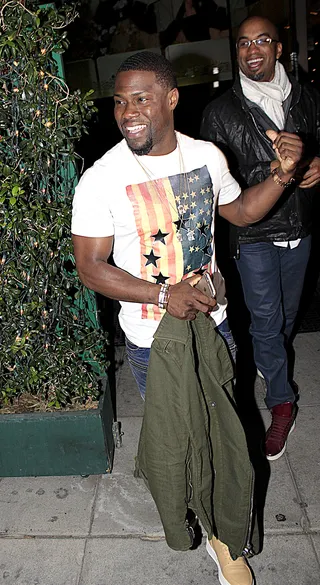 Chow Down - Kevin Hart&nbsp;looks as if he's had a delicious meal as he leaves Mr. Chow smiling from ear to ear.(Photo: MCGM / Splash News)