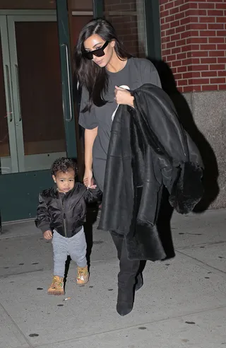 California Girls - Kim Kardashian and baby North go into their waiting car to whisk them to the airport so they can head out of the blustering cold and back to sunny Los Angeles.&nbsp;(Photo: Splash News)