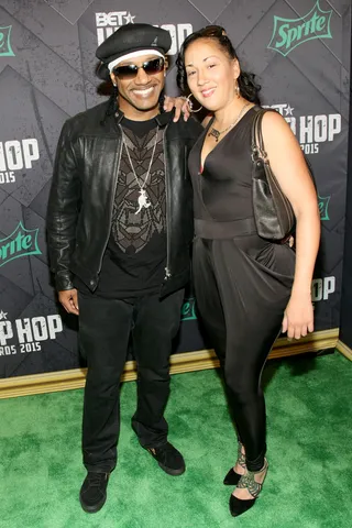 Kickin' It With Da Kid - Kangol Kid and Tajiri cozy up on the green carpet for a quick flick! (Photo: Bennett Raglin/BET/Getty Images for BET Networks)