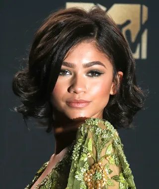 Zendaya&nbsp; - Zendaya attends MTV TV and Movie Awards with a curled bob and green dress.&nbsp;(Photo: MTV17/Image Press/Splash News)