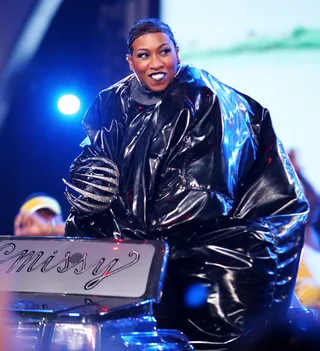 Missy Makes Trashbags Cool - Missy Elliot performs &quot;The Rain (Supa Dupa Fly)&quot; to pay tribute to Video Vanguard Award winner Hype Williams &nbsp;(Photo: John Shearer/WireImage for MTV.com)&nbsp;