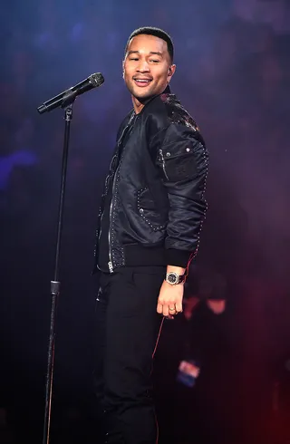 696411025CO00002_Celebritie