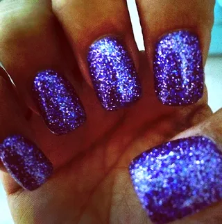 Amber Rose - Queen Muva graces us with a glittery purple gel set fit for royalty.&nbsp;  (Photo: Amber Rose via Instagram)