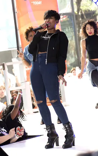 Sing Your Heart Out - Jennifer Hudson performs on the Today show at Rockefeller Plaza in New York City. (Photo: Guillermo, PacificCoastNews)