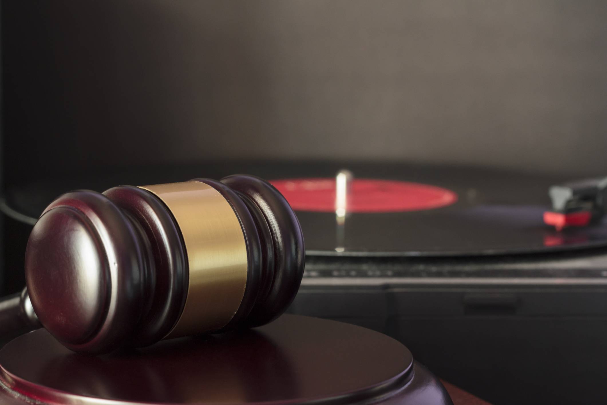 Judge's gavel and vinyl record player. Concept of entertainment lawsuit, music piracy and copyright protection (Judge's gavel and vinyl record player. Concept of entertainment lawsuit, music piracy and copyright protection, ASCII, 112 components, 112