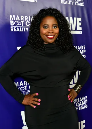 554225389LJ00031_WE_tv_Host