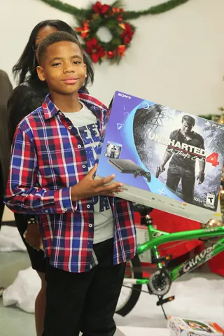 Walmart Making Christmas Better f. Erykah Badu at the Martin Luther King, Jr. Community Center on Nov. 9, 2016. (Photo: Peter Larsen/BET/Getty Images)