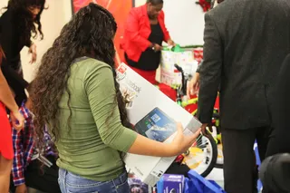 Walmart Making Christmas Better f. Erykah Badu at the Martin Luther King, Jr. Community Center on Nov. 9, 2016. (Photo: Peter Larsen/BET/Getty Images)