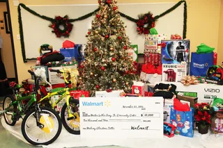 Walmart Making Christmas Better f. Erykah Badu at the Martin Luther King, Jr. Community Center on Nov. 9, 2016. (Photo: Peter Larsen/BET/Getty Images)