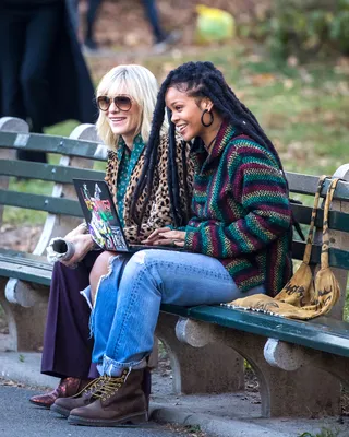 Rihanna - Rihanna films a scene for Ocean's Eight in Central Park with Sandra Bullock and Cate Blanchett.&nbsp;(Photo: WENN.com)